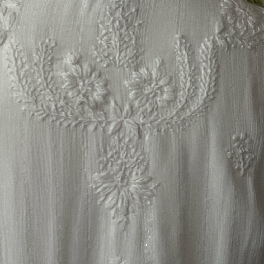 Rachel Zoe white Blouse with Tassel Detail and silver threads throughout cloth - Picture 7 of 10